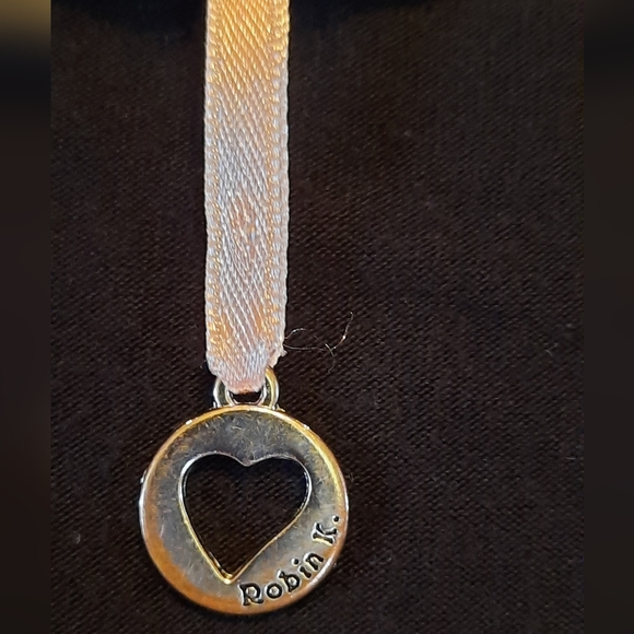 Robin K. Blouse Womans Medium Black Rose Stretch Classic Floral Breathable - Picture 9 of 9